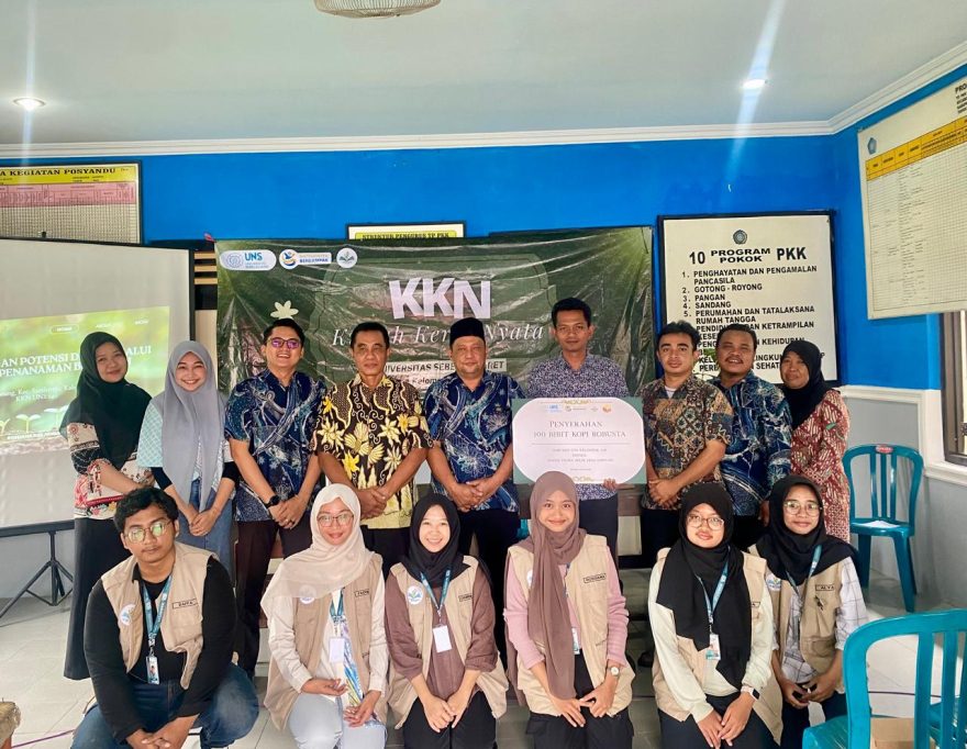 Mahasiswa KKN UNS Serahkan 100 Bibit Kopi Robusta kepada BUMDes Dawung, kecamatan sambirejo, kabupaten sragen : Dorong Pemberdayaan Petani & Ekonomi Desa