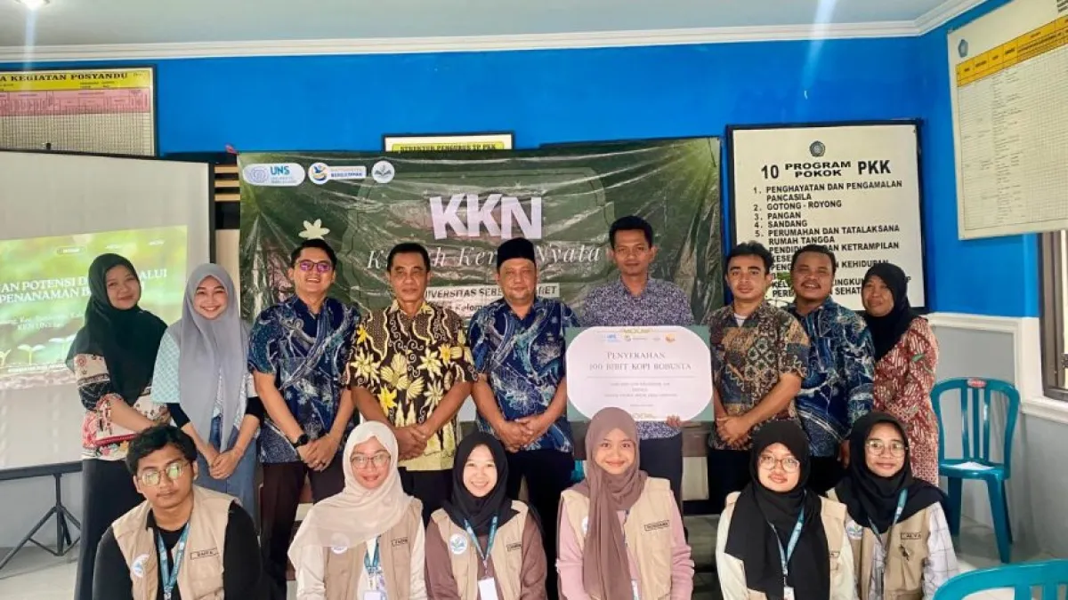 Mahasiswa KKN UNS Serahkan 100 Bibit Kopi Robusta kepada BUMDes Dawung, kecamatan sambirejo, kabupaten sragen : Dorong Pemberdayaan Petani & Ekonomi Desa